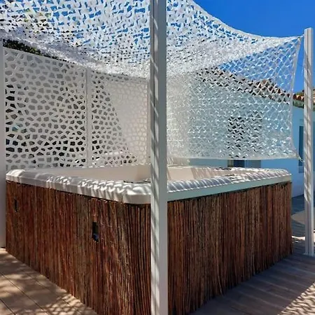 Superbe Maison A 100 M De La Mer-piscine-jacuzzi 酒店 4*